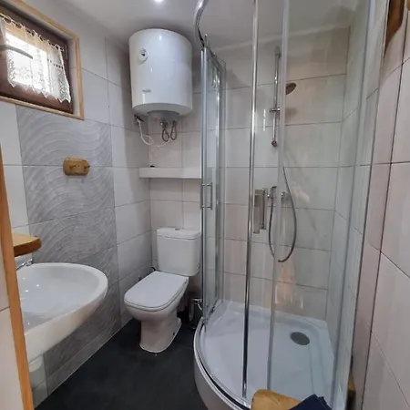 Apartamentowe Domki Drewniane Colorado 펜션 카르비아